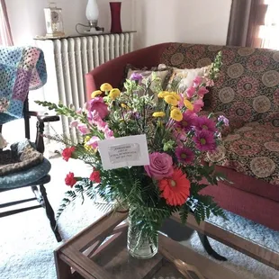 Stunningly beautiful floral arrangement!!  This is the place to buy them!!