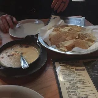Queso & Chips