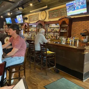 Merry Arts Pub & Grille