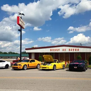 Merry Go Round&apos;s cruise in.
