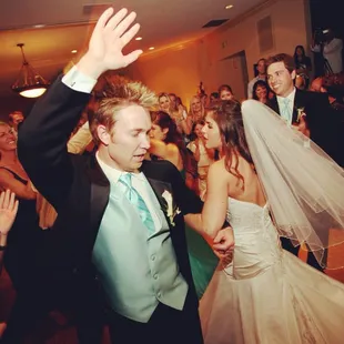 MERRY WEDDINGS : Dax &amp; Denise are dancing surrounded by their guests. Kansas City, MO Wedding DJ &amp; Wedding MC