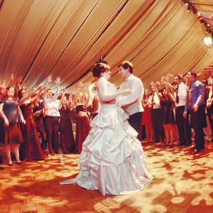MERRY WEDDINGS : Nick &amp; Sophie surrounded by guests during their Last Dance. Kansas City, MO Wedding DJ &amp; Wedding MC