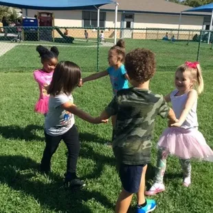 Playing cooperatively with peers from different backgrounds