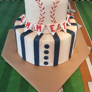 a baseball themed cake