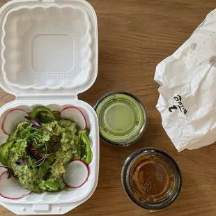 Guacamole, salsa and chips