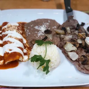 a plate of mexican food