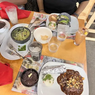 We are vegan; we ordered the plantain mole and mushroom tacos. Chefs kiss**