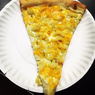Mac and cheese pizza