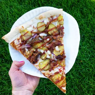 Pulled pork and pickle pizza