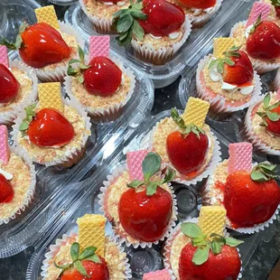 Strawberry Crunch Cupcakes