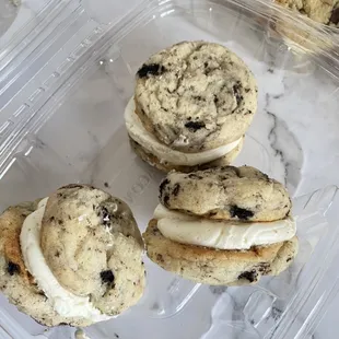 Cookies n Creme Cookie Sandwiches