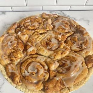 Cinnamon Roll Apple Pie