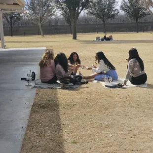 Wine, pizza and sunshine!