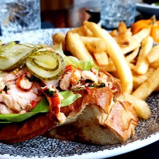 Lobster Roll with Fries