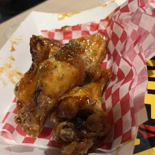 Jack Daniel&apos;s wings