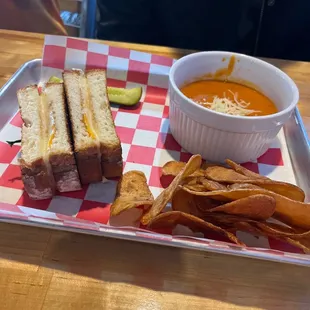 Grilled cheese and tomato