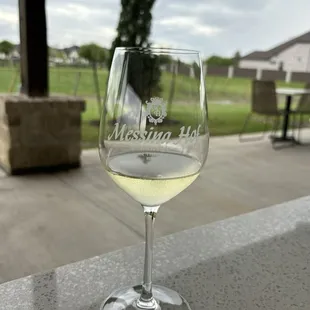 A white sample pour