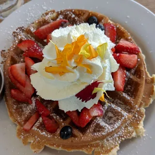 WAFFLE & BERRIES