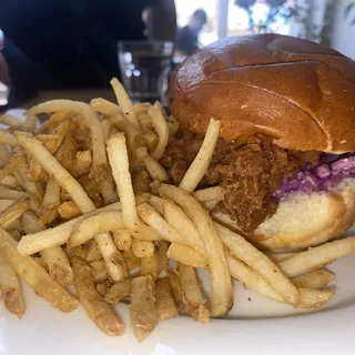 CRISPY CHICKEN SANDWICH