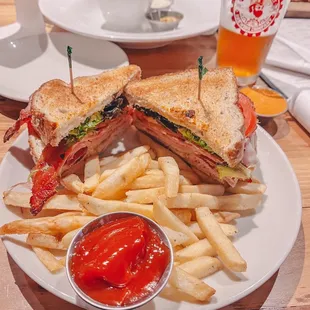 Brewers Club with fries