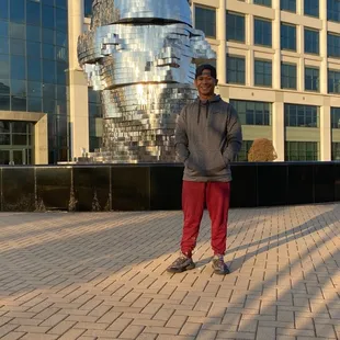 Visiting from Las Vegas and got to see the Giant rotating head. 3/5/2022