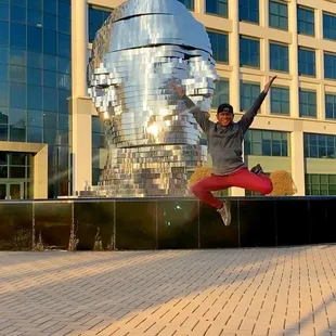 Visiting from Las Vegas and got to see the Giant rotating head. 3/5/2022