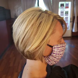 Bob went back to blonde removing red