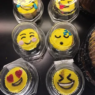 Emoji cupcakes!!!!!