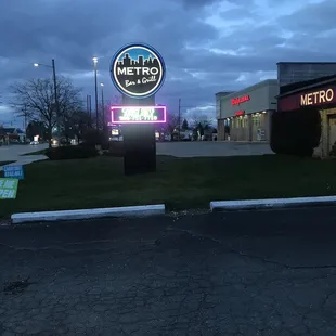 the neon sign for metro bar and grill