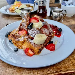 French Toast with fruit    @hybrideater