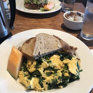 Garlic and Spinach Scramble