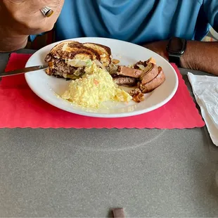 American Burger with potato salad.