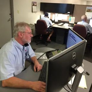 Combining over 50 years at Metro, our route supervisors ensure your delivery happens without a hitch.