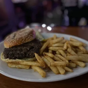 Good burger, late night option.