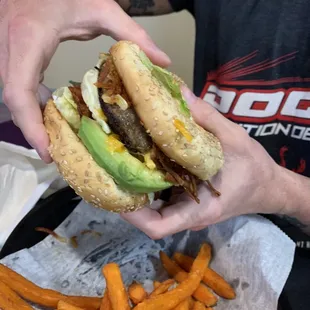 That&apos;s a biiiiigggggg burger? Lol