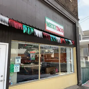 the outside of a mexican restaurant