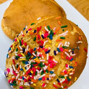 Vanilla cookie with sprinkles