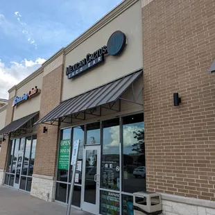 Non descript strip center location..blink and youl miss it