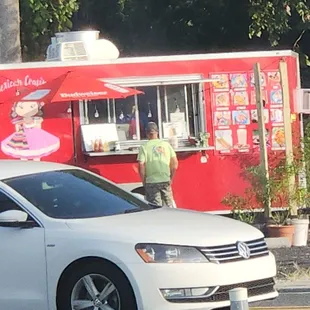 The food cart where kym Thompson and I eat
