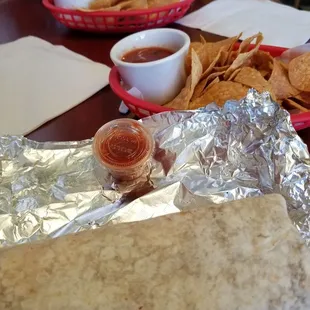 Burrito,chips/salsa