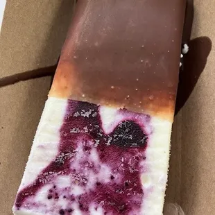 blueberry cheesecake, light chocolate dip