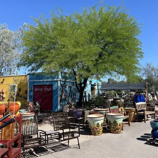 Cute little garden decorations too