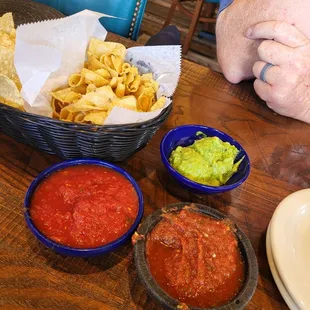 Chips, two kinds of salsa and a side of guacamole. The guac was $6.59 and didn't have much flavor.
