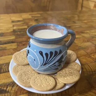 Atole accompanied by Maria cookies