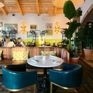 Gorgeous dining room