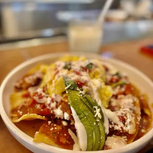 Chilaquiles con Pollo y Huevo