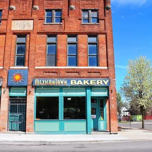 Storefront of Bskery