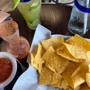 Jalapeño margarita chips and salsaaa