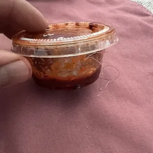 Es la salsa con pelos muy desagradable tengan más cuidado