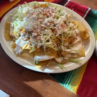 supreme nachos (shredded chicken)